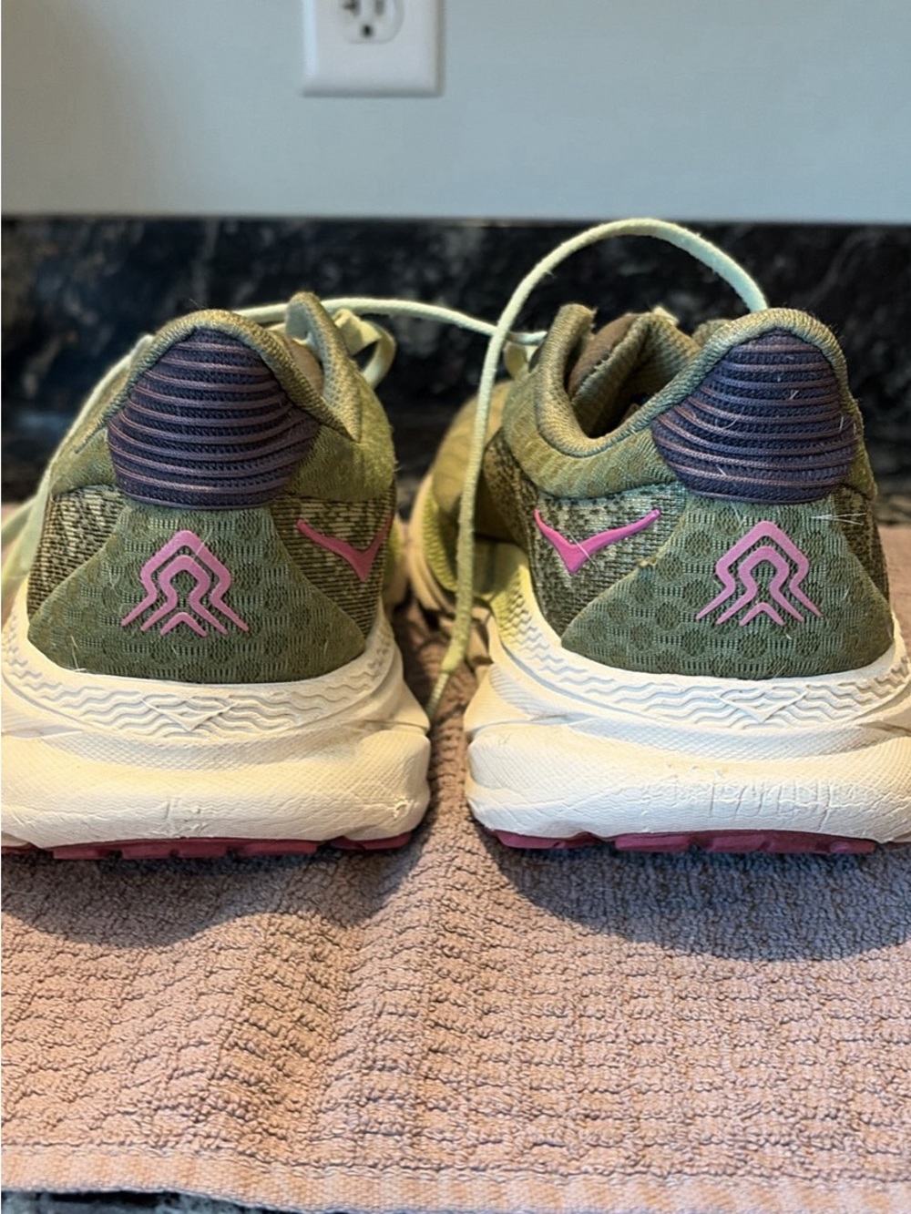 Hoka Challenger ATR wide width - Picture 3 of 8